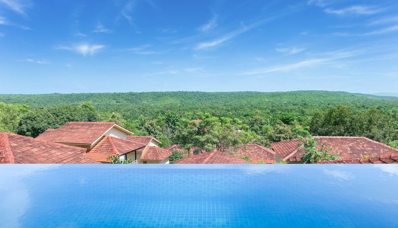 Zwembad - Golden Tulip Goa Mandrem