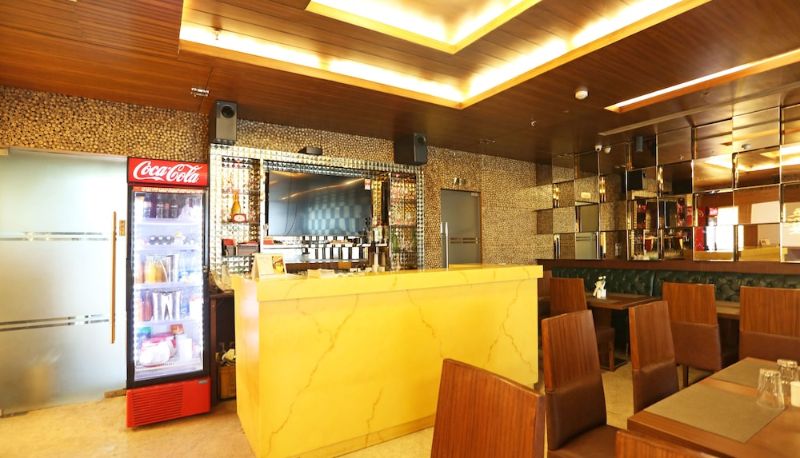 Restaurant - OYO 5614 Hotel Rolex Inn