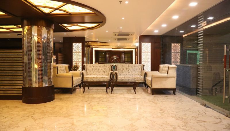 Salón - Hotel Varanasi Inn