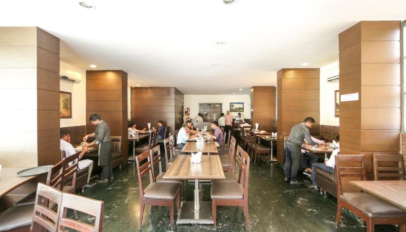 Restoran - Hotel Lucky Near Nesco