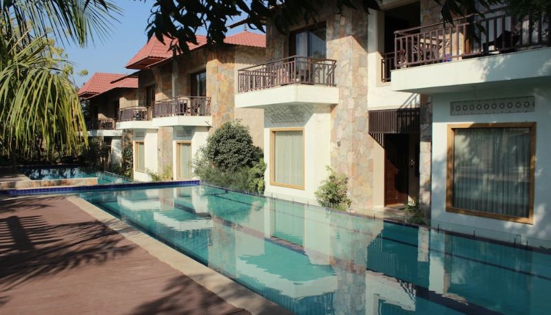 Piscina - Ramya Resort & Spa