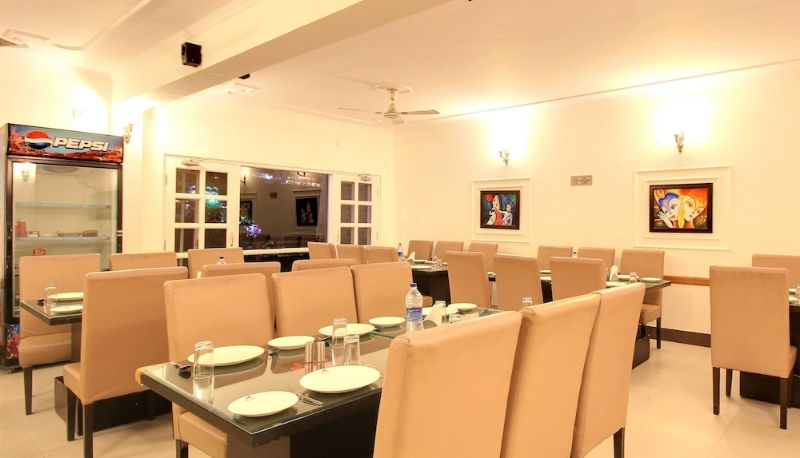 Restauracja - Hotel Neelesh Inn - A Luxury Lake View Hotel (20 kms from Nainital)