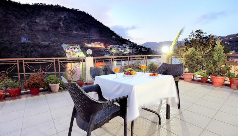 Restauracja - Hotel Neelesh Inn - A Luxury Lake View Hotel (20 kms from Nainital)