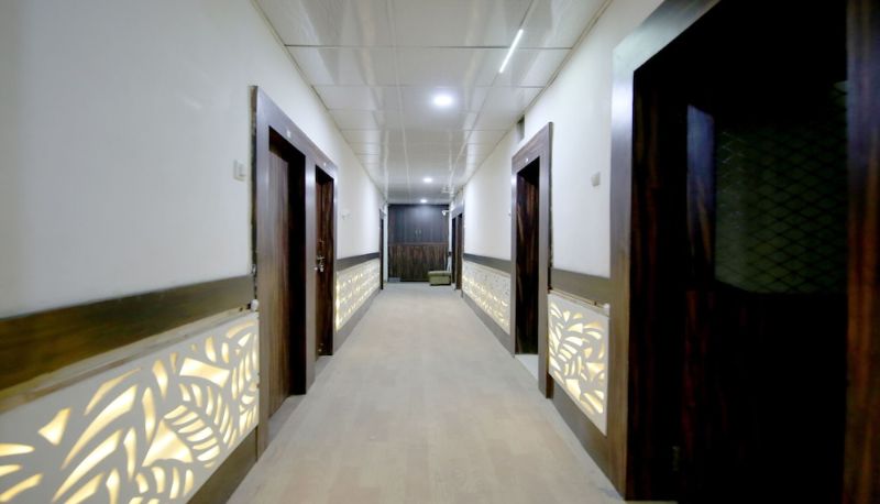 Hall - OYO 29245 Hotel E Square