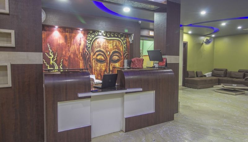 Reception - OYO 27610 Hotel Landmark