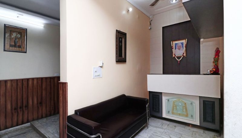 Hall - OYO 16538 Shanti Palace