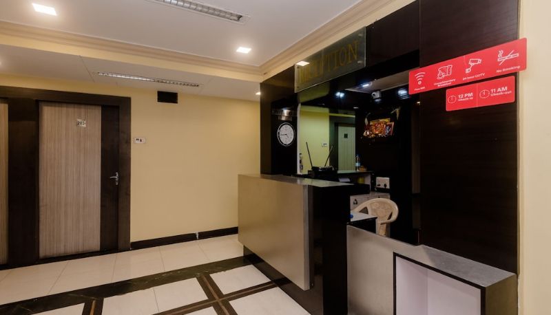 Hall - OYO 26206 Hotel Paras