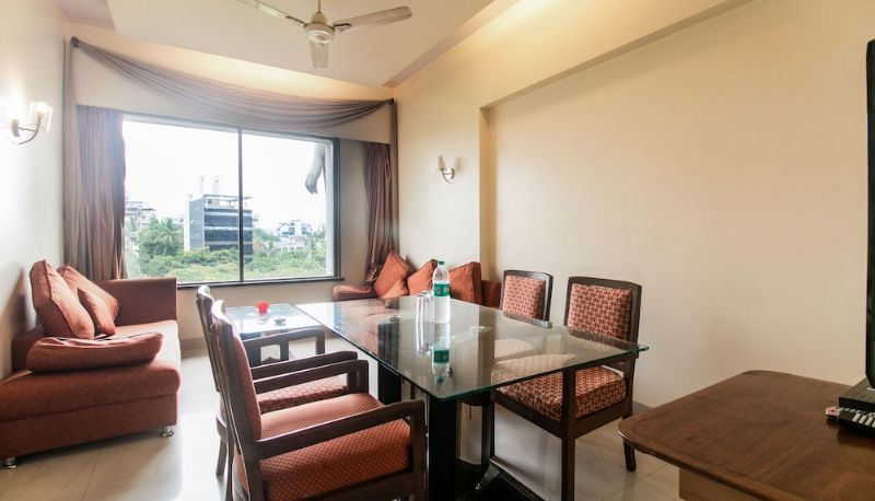 Información - OYO 41076 Hotel Dhiraj Residency