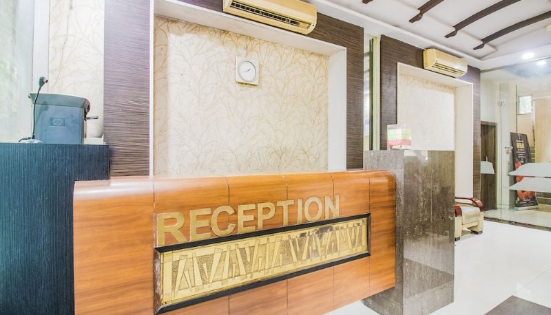 Recepción - OYO 41076 Hotel Dhiraj Residency