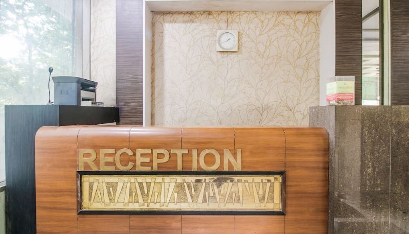 Recepción - OYO 41076 Hotel Dhiraj Residency
