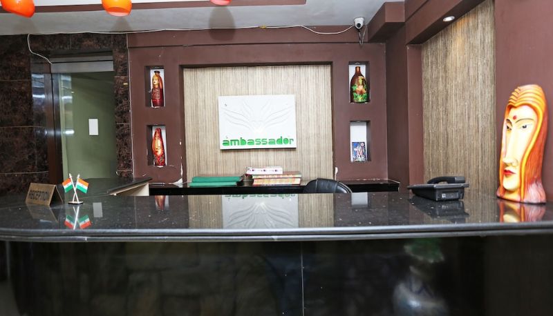 Recepcja - OYO 24855 Ambassador Hotel