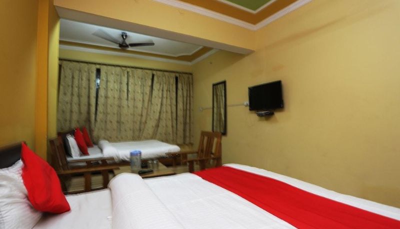 Camera standard - OYO 43688 Hotel Surya