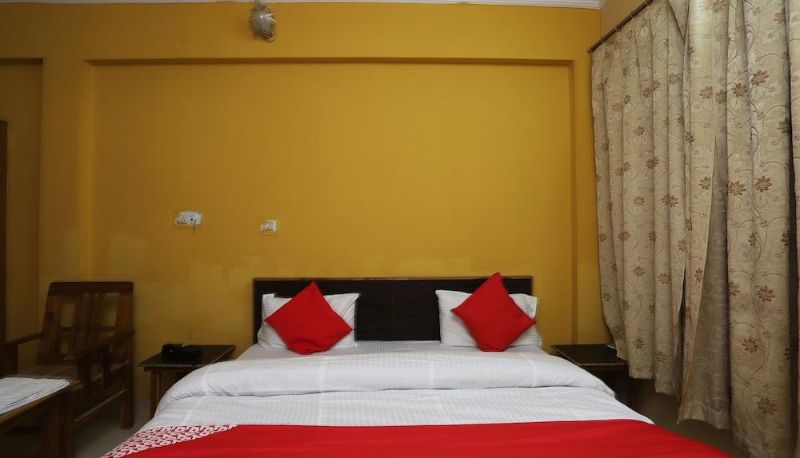 Camera standard - OYO 43688 Hotel Surya