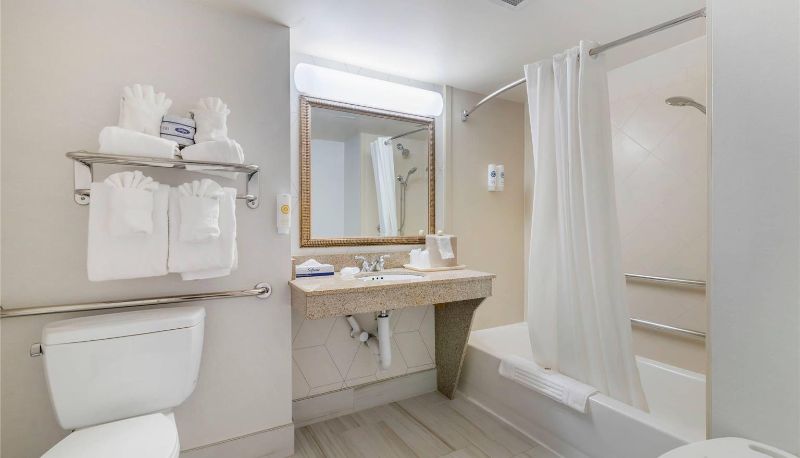 Camera - Comfort Inn & Suites Lake George