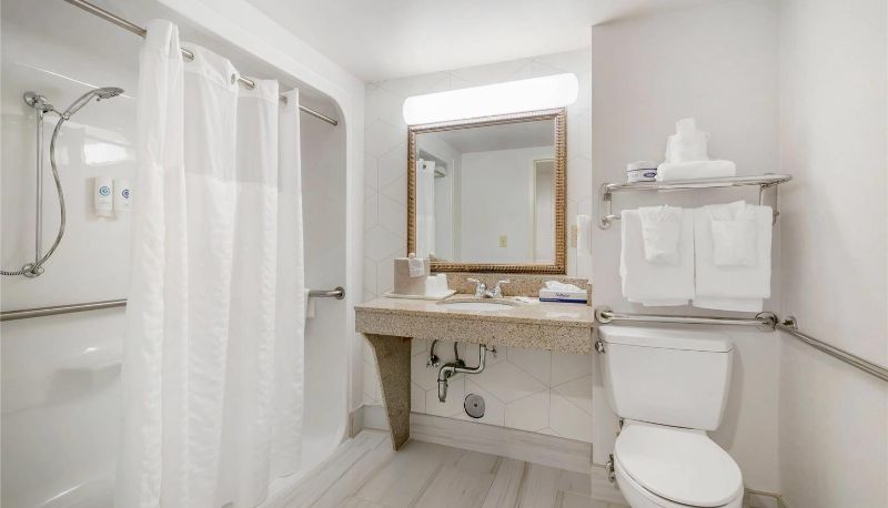 Camera - Comfort Inn & Suites Lake George