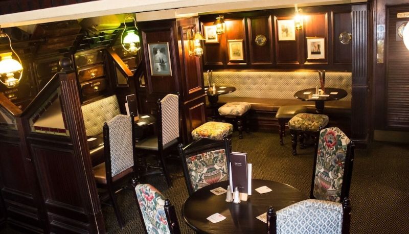 Restaurante - The Ship