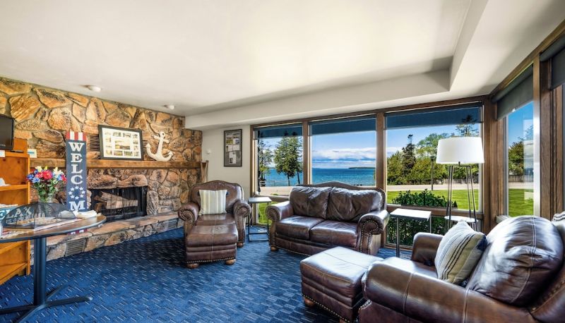 Lobby - Pine Grove Resort