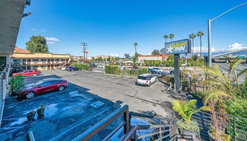 Buitenruimte van het hotel - Starlight Inn South El Monte