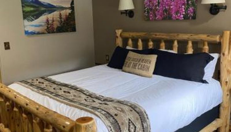 Suite - Summit Lake Lodge