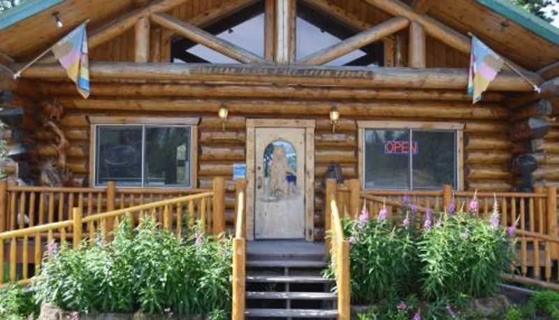 Frühstücksraum innerhalb des Restaurants - Summit Lake Lodge