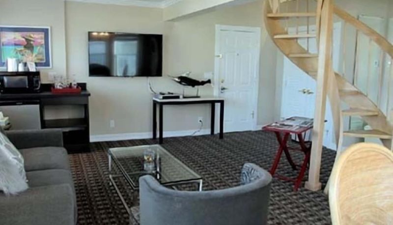 Info - Glenmore Plaza Hotel