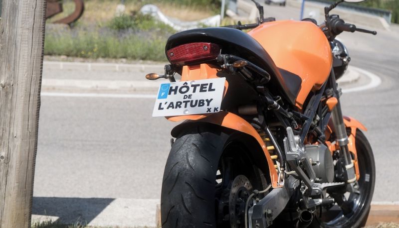 Otel açık alanı - Logis Hôtel de l'Artuby