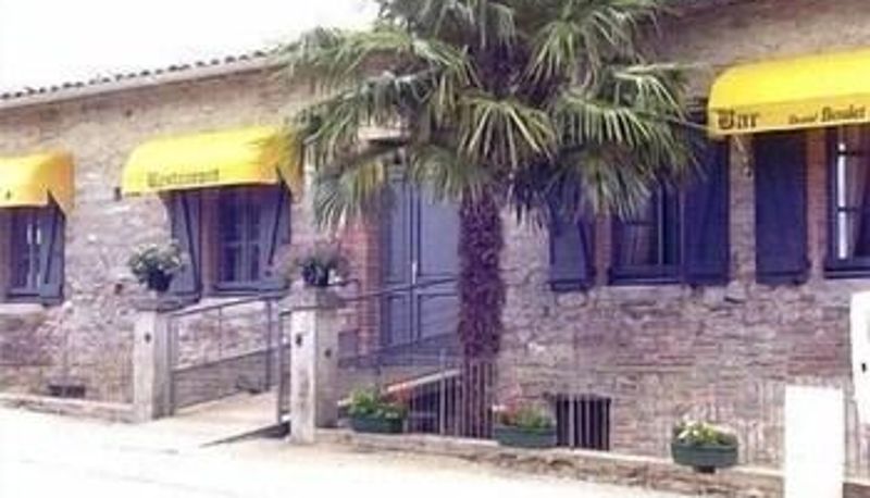 Area esterna dell'hotel - Hostellerie des Lacs
