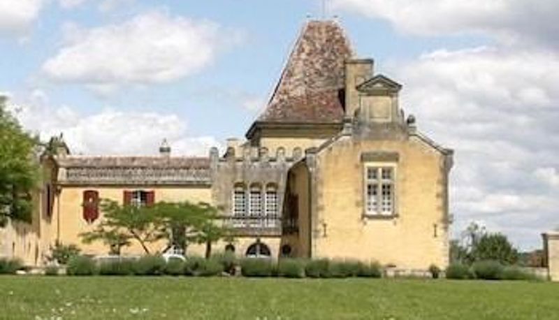 Hotel outdoor area - Les Chambres du Château Mont Donel