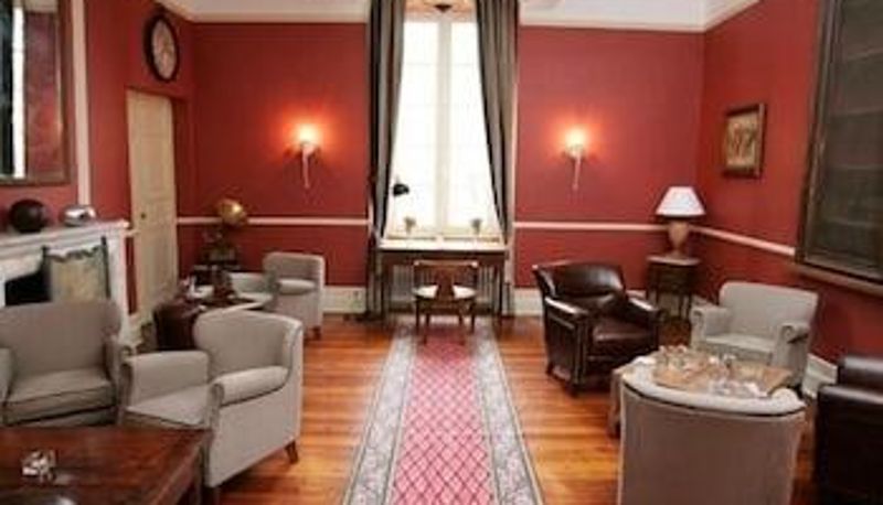 Info - Les Chambres du Château Mont Donel