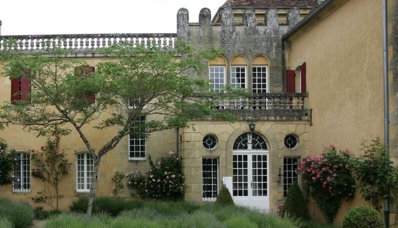 Hotel outdoor area - Les Chambres du Château Mont Donel