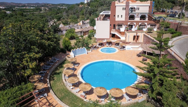 プール - Hotel Colina Dos Mouros