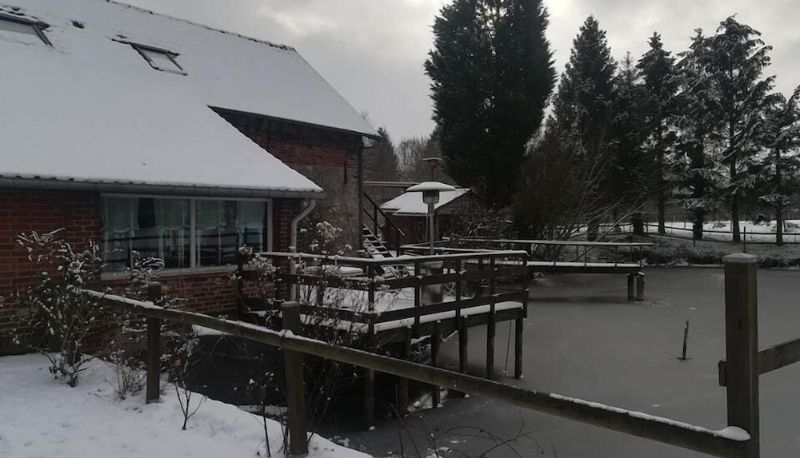 Buitenruimte van het hotel - L'écrin du Val de Sambre