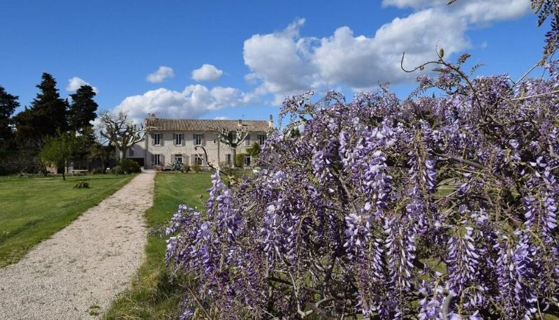 Hotel outdoor area - La Bastide des Amouriers