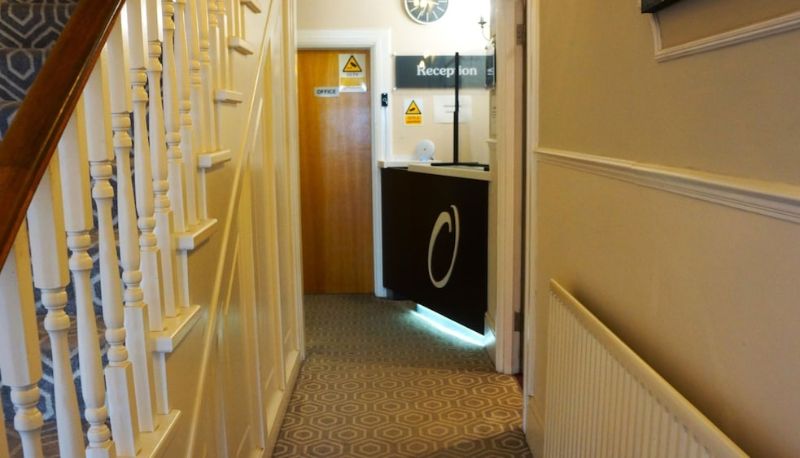 Reception - OYO Oban Hotel