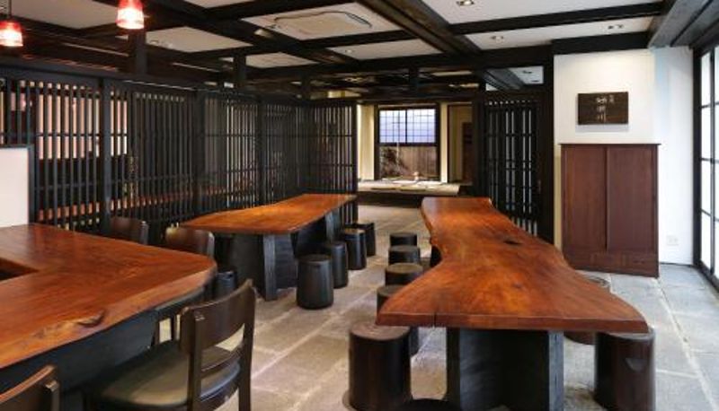 Sala śniadaniowa w restauracji - Kyomachiya Ryokan Sakura Urushitei