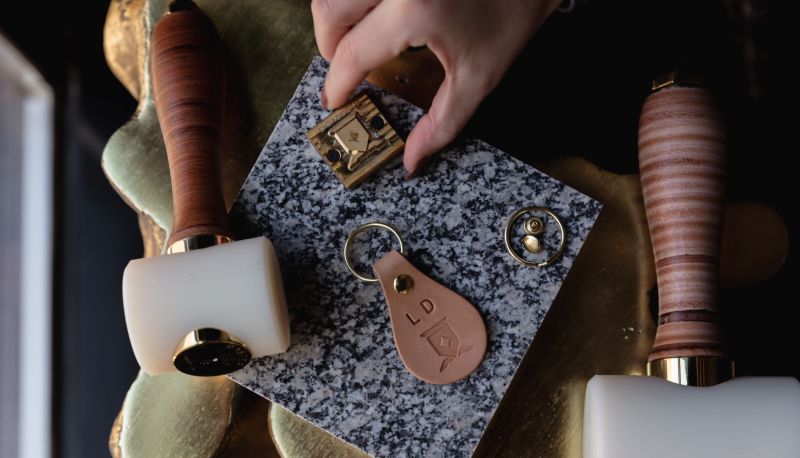 Info - The Industrialist Autograph Collection