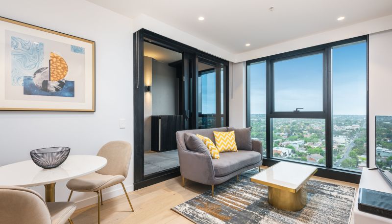 Zimmer - Sky One Apartments by CLLIX
