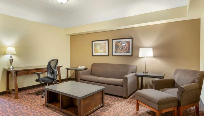 Suite - Best Western Louisville East Inn & Suites