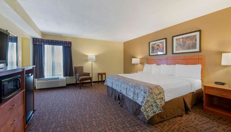 Suite - Best Western Louisville East Inn & Suites