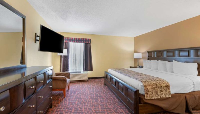 Suite - Best Western Louisville East Inn & Suites