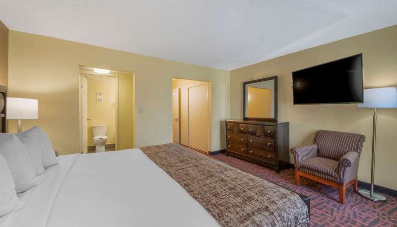 Suite - Best Western Louisville East Inn & Suites