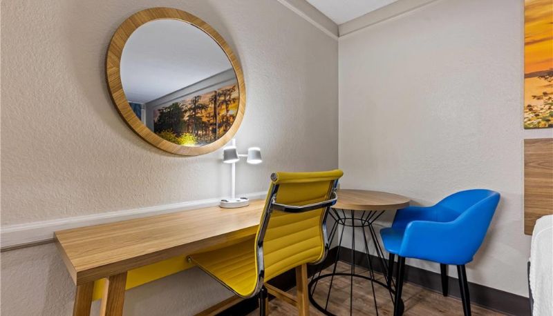Camera - Days Inn by Wyndham Birmingham/West