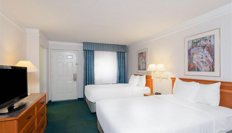 Camera - La Quinta Inn by Wyndham Farmington