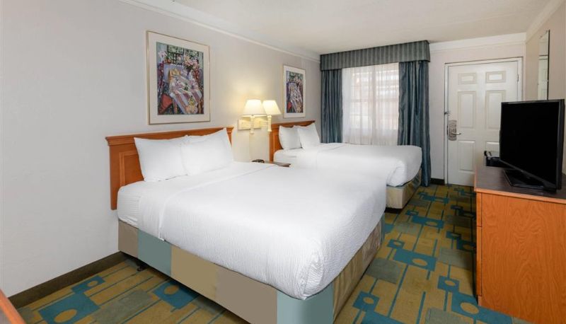 Camera - La Quinta Inn by Wyndham Farmington
