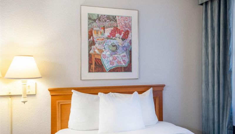 Camera - La Quinta Inn by Wyndham Farmington