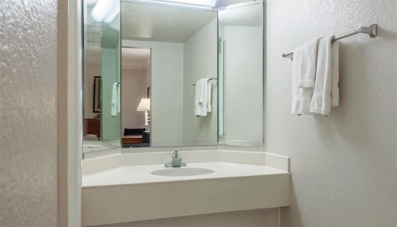 Camera - La Quinta Inn by Wyndham New Orleans West Bank / Gretna