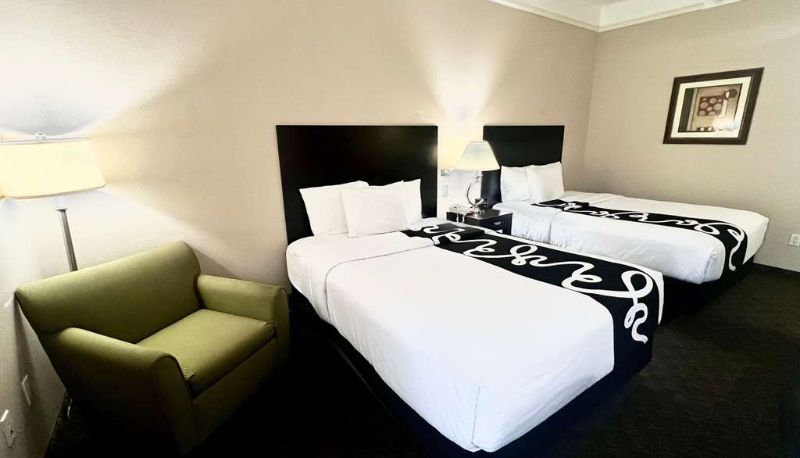 Zimmer - La Quinta Inn & Suites by Wyndham Pharr RGV Medical Center
