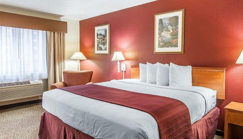 Zimmer - Quality Inn Downtown Convention Center