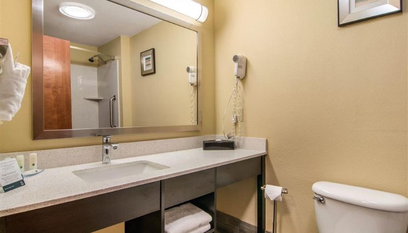 Zimmer - Quality Inn & Suites Albany Corvallis
