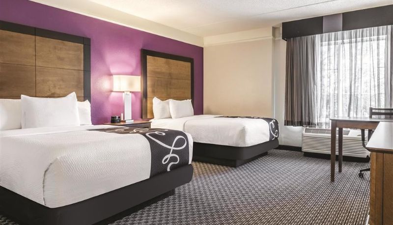 Zimmer - La Quinta Inn & Suites by Wyndham Alexandria Airport